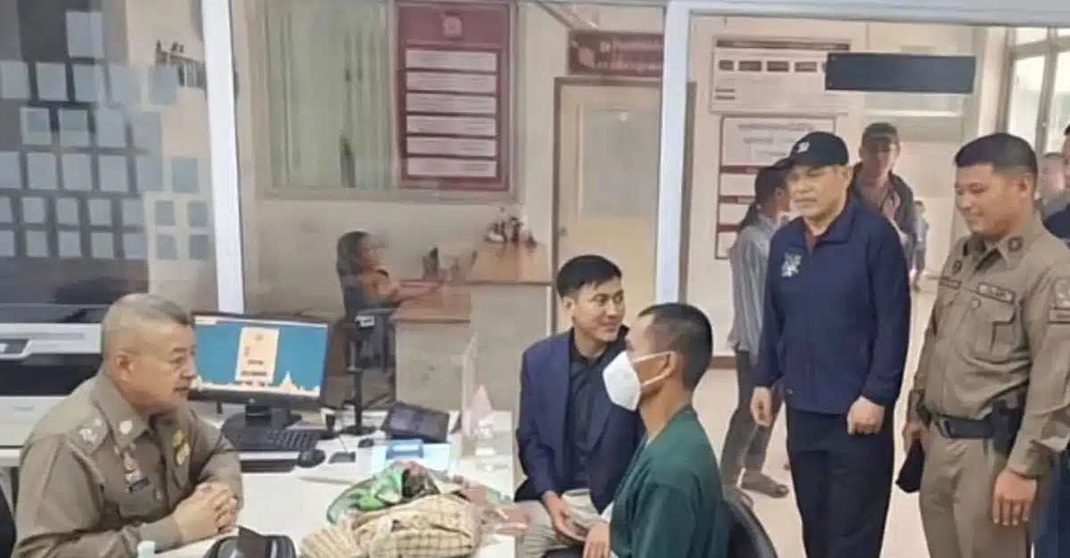 จ่าสิบเอกมาพร้อมทนายความวันมอบตัว