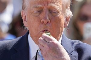 รุมจวก "ทรัมป์" ถอยหลังลงคลอง หลังเปิดศึกอิหร่าน น้ำมันพุ่ง-โลกร้อนวิกฤต