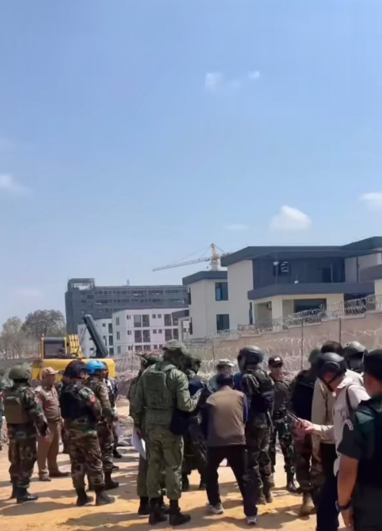 ทหารกัมพูชาพาคณะผู้สังเกตการณ์ลงพื้นที่โอร์เสม็ด