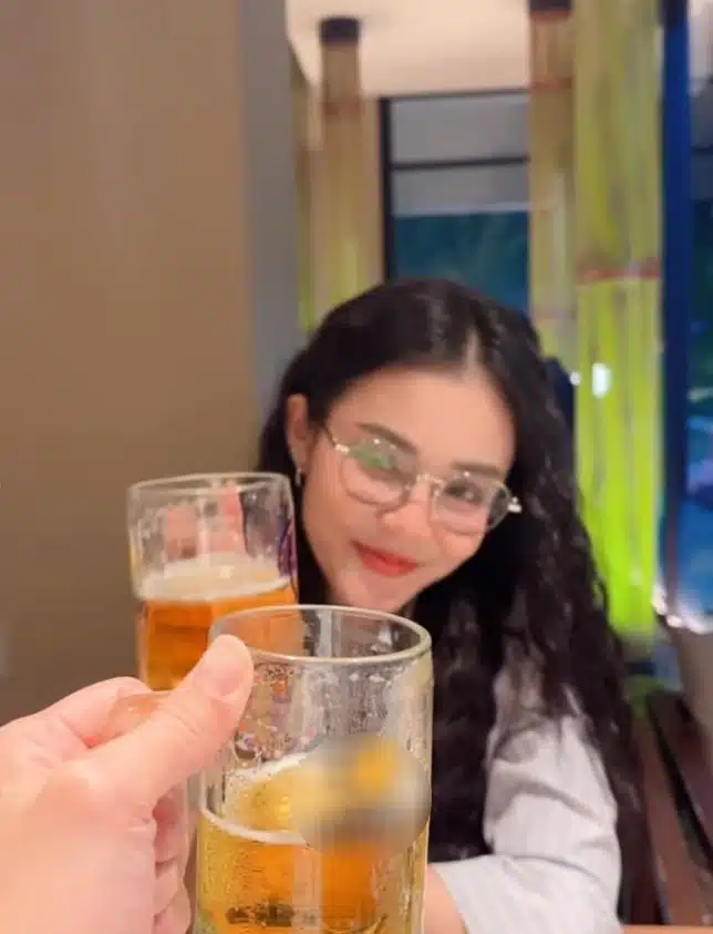 คู่นี้ยังไงแน่ กัปตันช้าง ตำนานฟุตซอลทีมชาติ โพสต์คลิปแนบชิด ลำไย ไหทองคำ-1