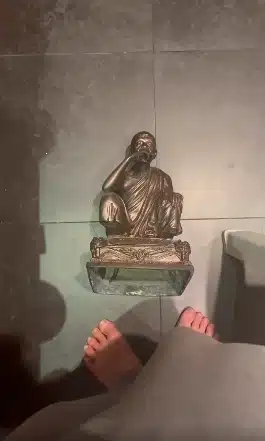 งามไส้! หนุ่มทำคอนเทนต์เหยียบ รูปหล่อหลวงพ่อคูณ ทำชาวพุทธถกเสียงแตก-1