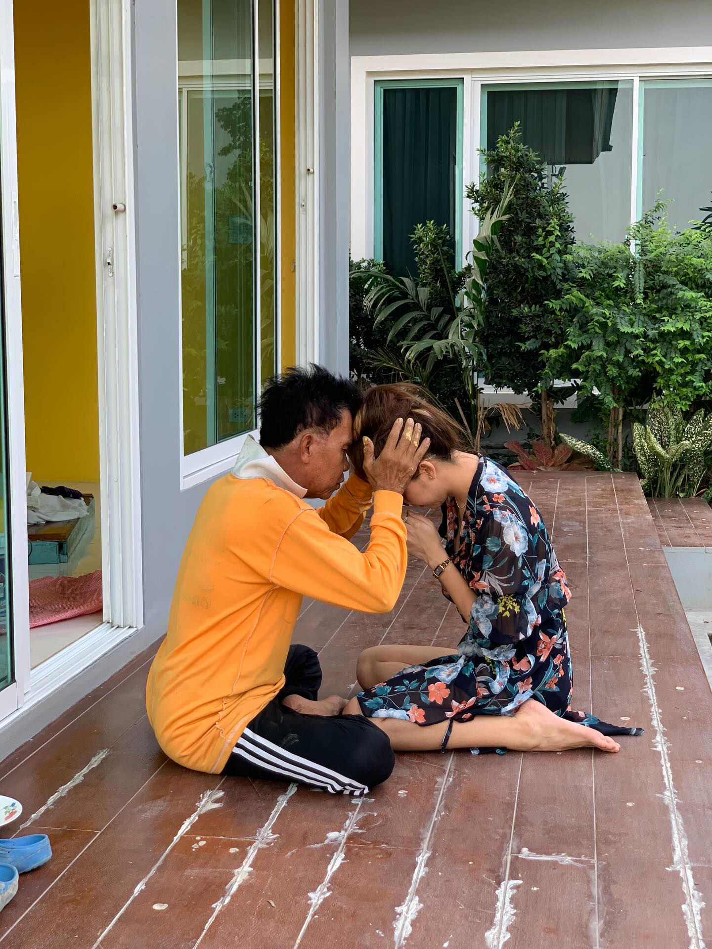 จ๊ะ นงผณี เปิดใจถึงคู่กรณี ปล่อยโฮขอขมาพ่อวันรดน้ำศพ ที่ผ่านมาติดต่อกันตลอด-2