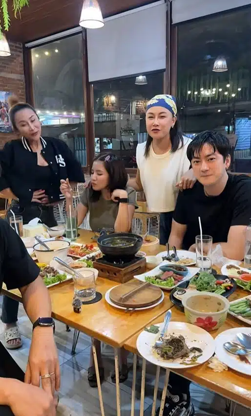 ช็อตเด็ด ใบเตย นั่งข้าง ฟิล์ม รัฐภูมิ ร่วมเฟรมศิษย์ RS กับ อี๊ด โปงลางสะออน-1