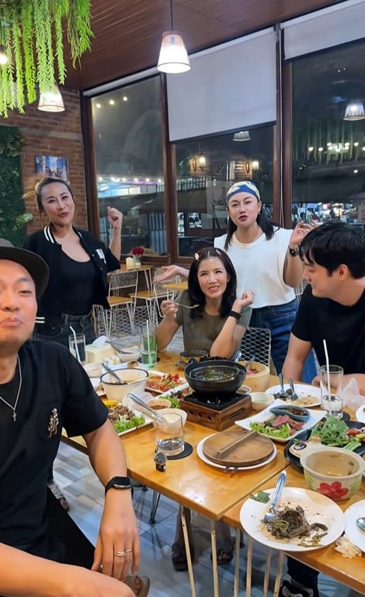 ช็อตเด็ด ใบเตย นั่งข้าง ฟิล์ม รัฐภูมิ ร่วมเฟรมศิษย์ RS กับ อี๊ด โปงลางสะออน-2