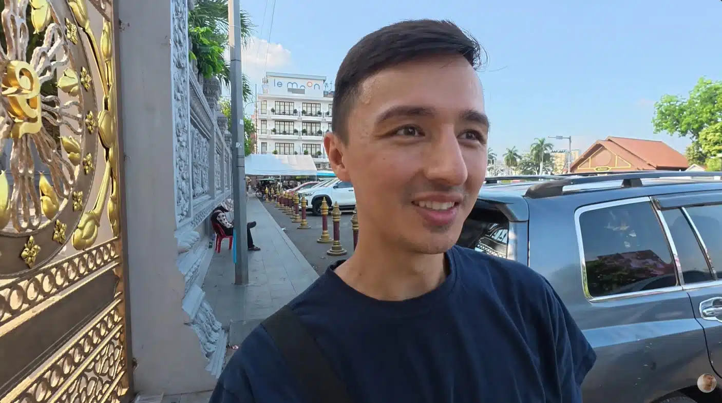 ยูทูบเบอร์ฝรั่งช่อง I Am Tyler Fox เดินเที่ยวริมแม่น้ำพนมเปญ