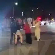 นักร้องดัง โดนแฟนคลับบุกตบ กลางร้านแม็คโดนัล-2