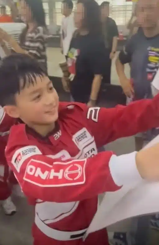 น้องพายุ ลูก ชมพู่-น็อต คว้าถ้วยแข่งโกคาร์ท ย้อนภาพแม่ 20 ปีก่อนเคยลงสนามเหมือนกัน-4