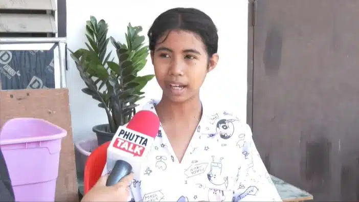 น้องฟ้าใส เด็กเก็บขยะกตัญญู ให้สัมภาษณ์ในรายการ