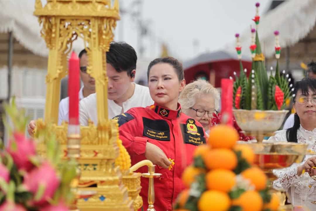 บุ๋ม ปนัดดา แจกเลขธูป-หางประทัด พิธีบวงสรวง-เททองหล่อ องค์เทพ-2