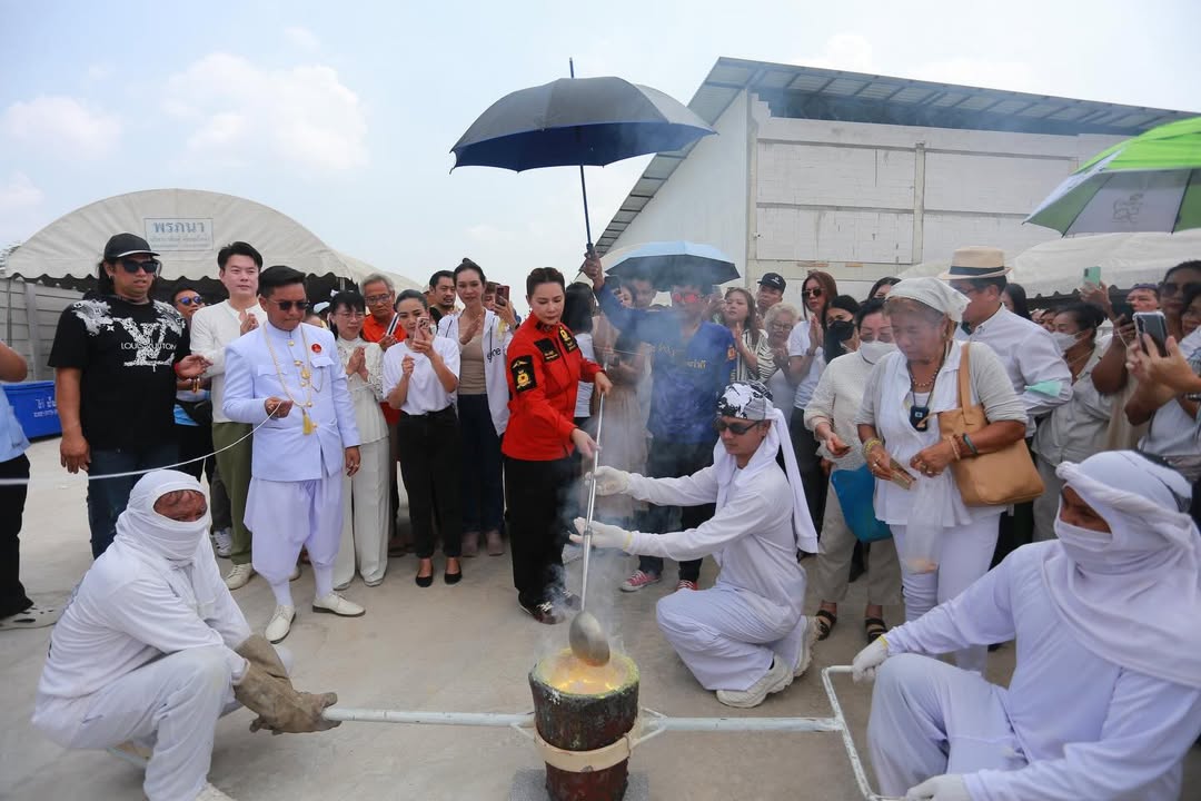 บุ๋ม ปนัดดา แจกเลขธูป-หางประทัด พิธีบวงสรวง-เททองหล่อ องค์เทพ-5