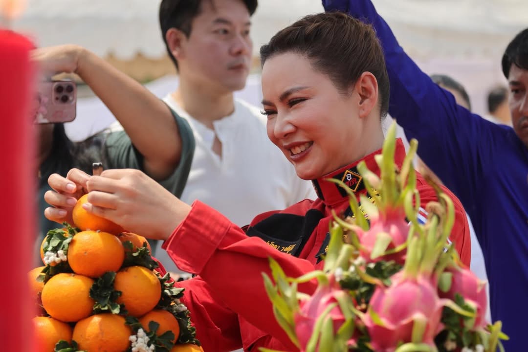 บุ๋ม ปนัดดา แจกเลขธูป-หางประทัด พิธีบวงสรวง-เททองหล่อ องค์เทพ-7