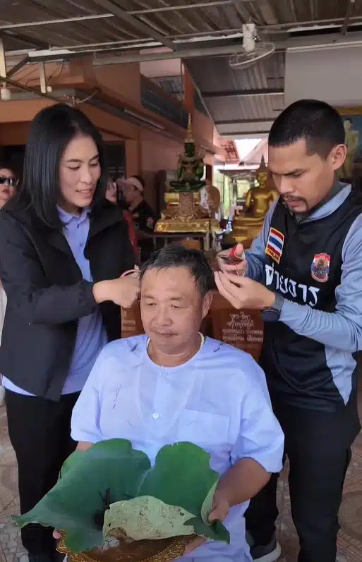 พิธีอุปสมบทของนายอนิรุธ ณ วัดบางม่วง จังหวัดนนทบุรี