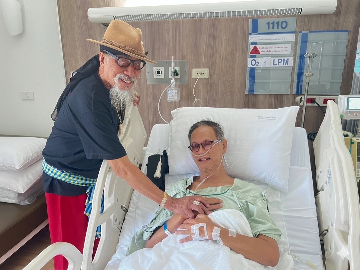 ผู้กำกับดัง ล้มป่วยหลายโรครุมเร้า แอดมิตรพ.ด่วน ถั่วแระ รุดเยี่ยมให้กำลังใจถึงเตียง-3