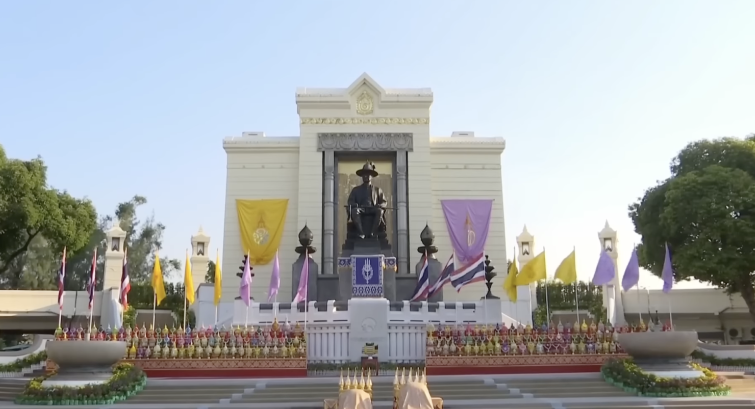 เลขมงคล ในหลวง-พระราชินี เสด็จฯ วันจักรี 2569 ทะเบียนรถ