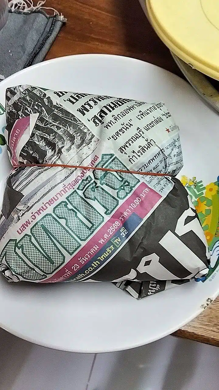 ลูกค้าโวย ข้าวผัดห่อกระดาษหนังสือพิมพ์ โซเชียลเสียงแตกแห่ขอพิกัด-1