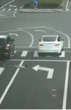 สาว 19 พลัดตกหน้าต่างรถ ถูกชนซ้ำ ดับสลดกลางทางด่วน วงจรปิดเผยนาทีช็อก-4