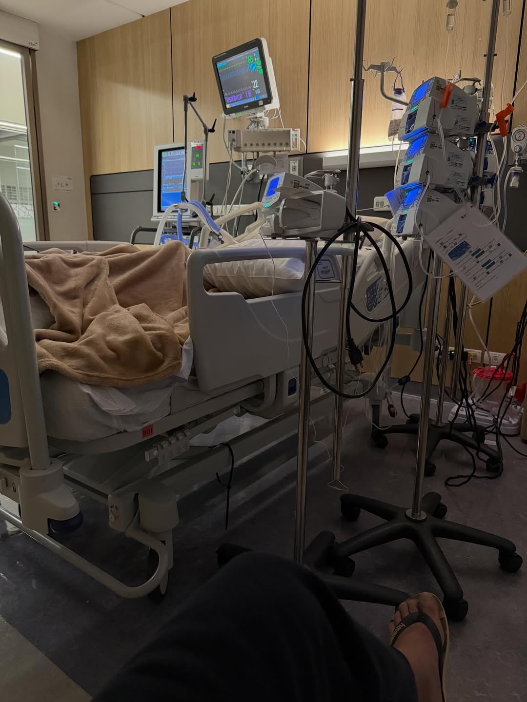 ส่งกำลังใจ คุณหญิงแมงมุม หยุดหายใจเฉียบพลัน ใส่ท่อช่วยหายใจอยู่ห้อง ICU-2