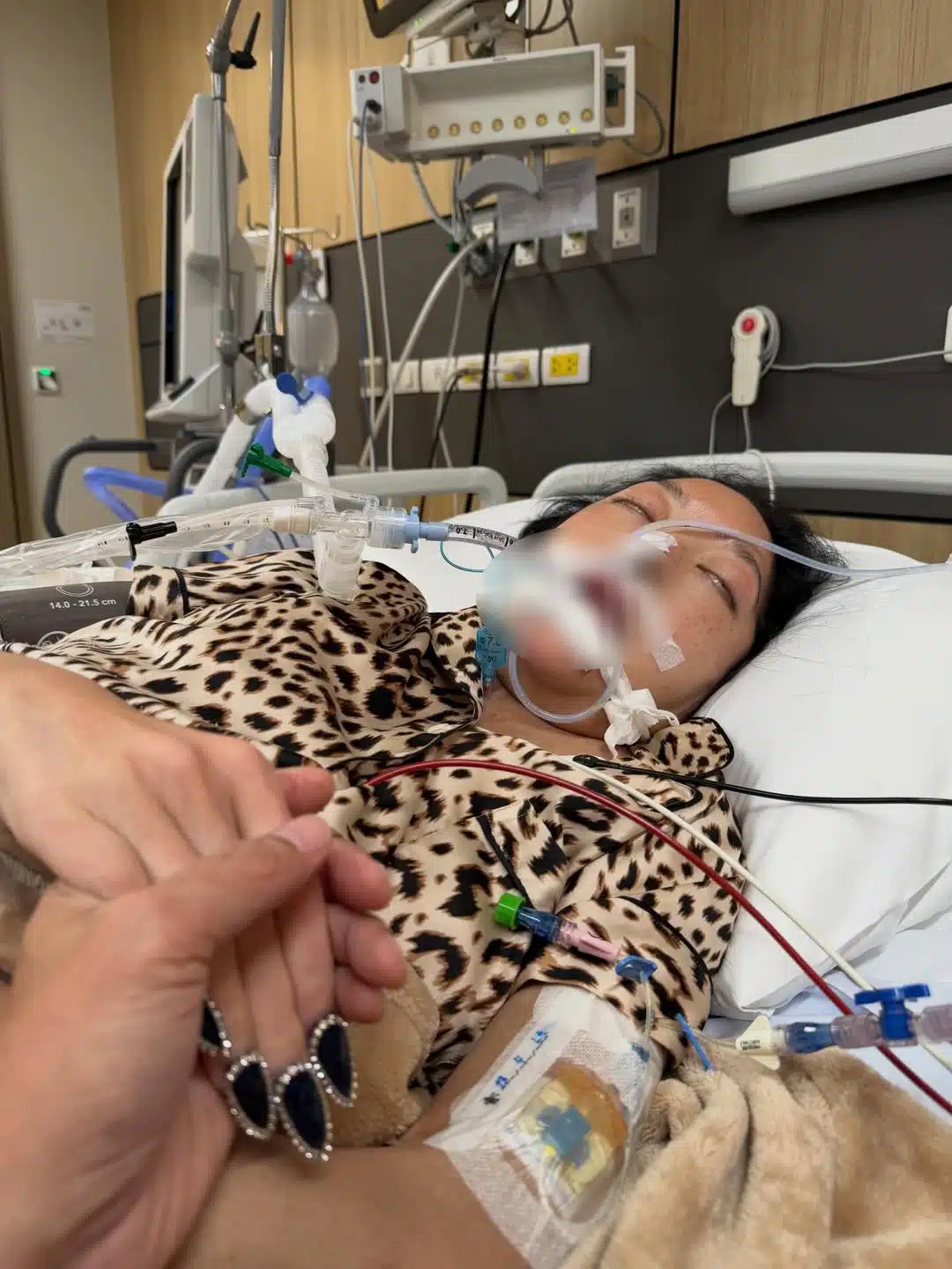 ส่งกำลังใจ คุณหญิงแมงมุม หยุดหายใจเฉียบพลัน ใส่ท่อช่วยหายใจอยู่ห้อง ICU-3