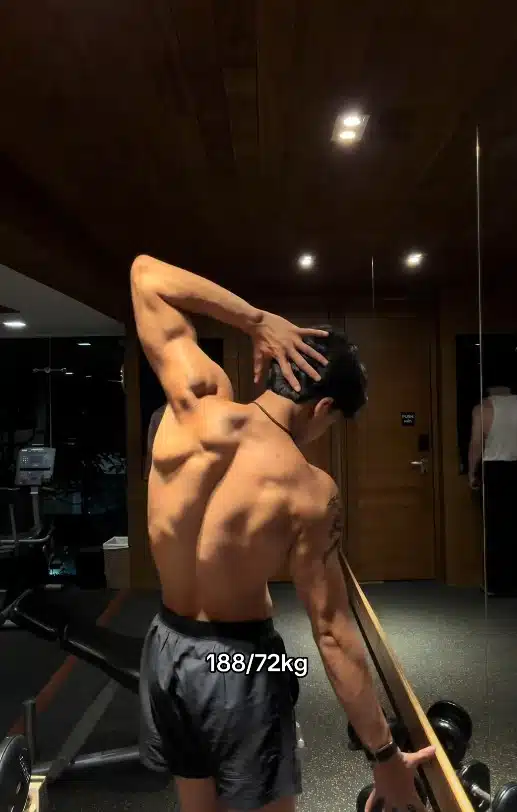 เปิดวาร์ป หนุ่มหล่อข้างกาย ลำไย ไหทองคำ ดีกรีดาวติ๊กต็อกหุ่นล่ำจากคาซัคสถาน-5