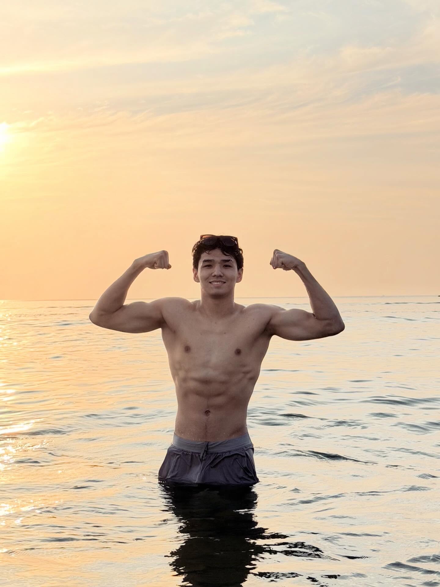 เปิดวาร์ป หนุ่มหล่อข้างกาย ลำไย ไหทองคำ ดีกรีดาวติ๊กต็อกหุ่นล่ำจากคาซัคสถาน-6