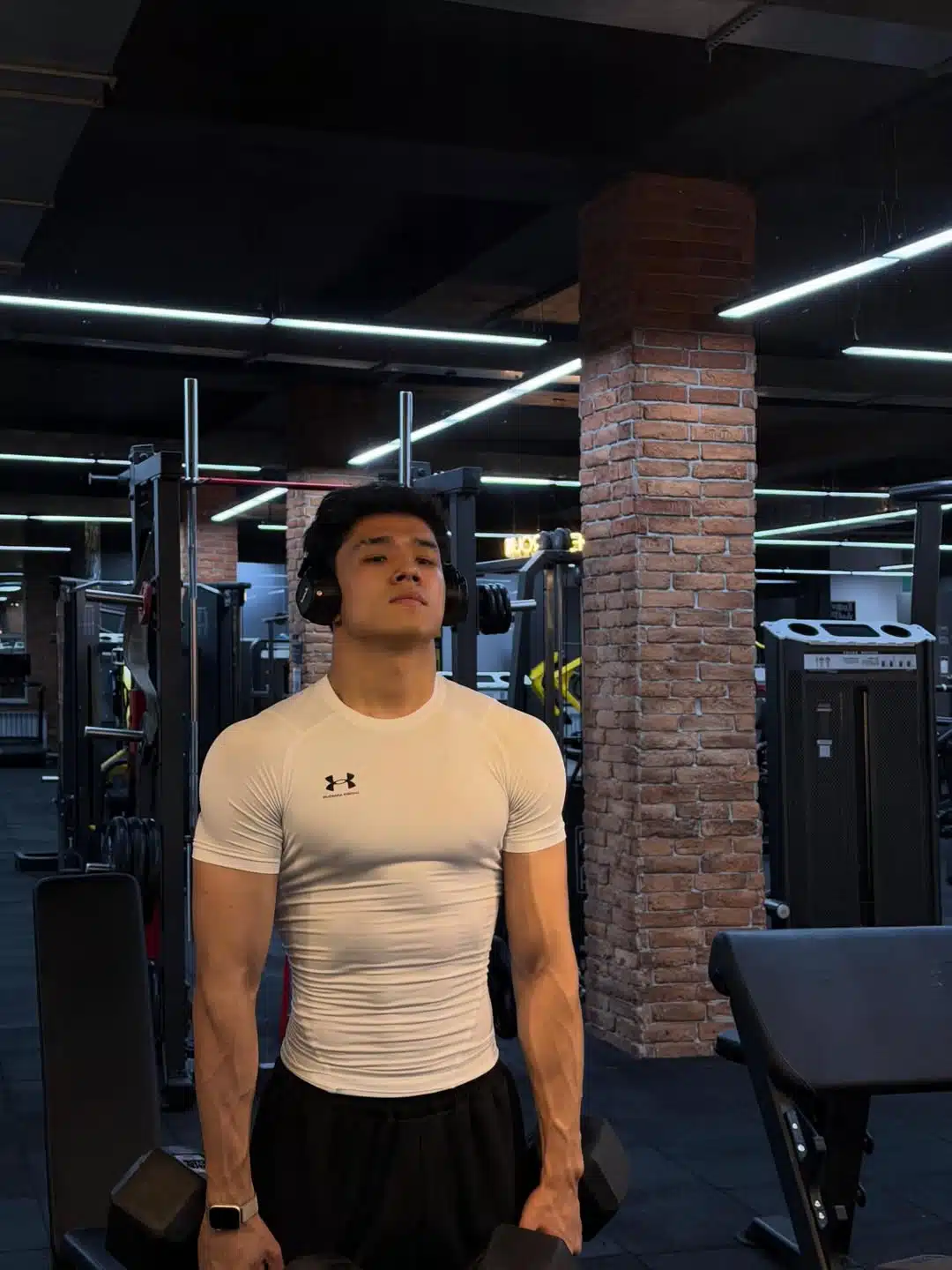 เปิดวาร์ป หนุ่มหล่อข้างกาย ลำไย ไหทองคำ ดีกรีดาวติ๊กต็อกหุ่นล่ำจากคาซัคสถาน-8