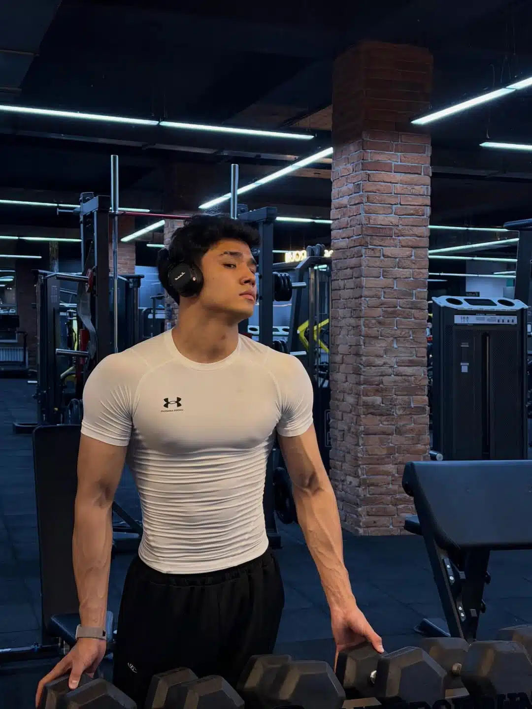 เปิดวาร์ป หนุ่มหล่อข้างกาย ลำไย ไหทองคำ ดีกรีดาวติ๊กต็อกหุ่นล่ำจากคาซัคสถาน-9