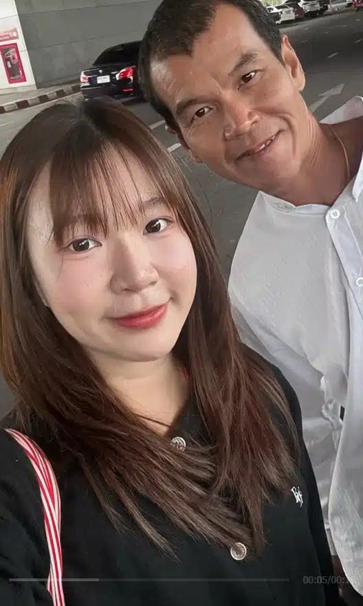 เผยโฉม น้องแอม ลูกสาว ยาว ลูกหยี สวยเก่ง แถมเป็นพนักงานสายการบินดัง-1