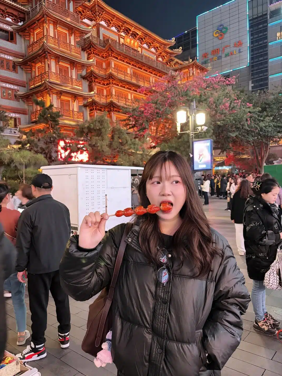 เผยโฉม น้องแอม ลูกสาว ยาว ลูกหยี สวยเก่ง แถมเป็นพนักงานสายการบินดัง-7 (1)