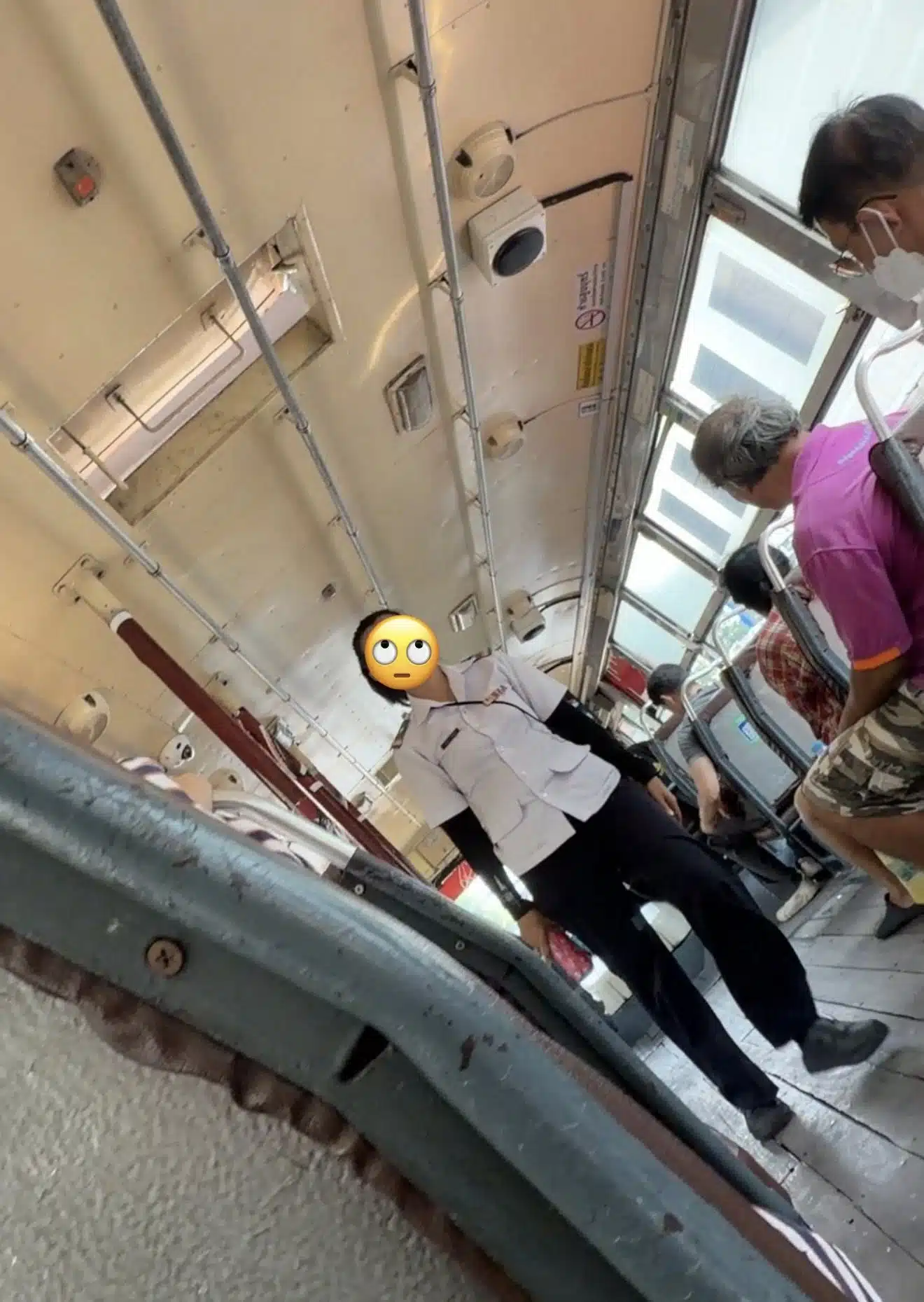 แฉ! กระเป๋ารถเมล์ ตะคอกผู้โดยสาร-ด่าคนแก่ จี้ ขสมก. เช็กวงจรปิด ลงโทษทางวินัย-1