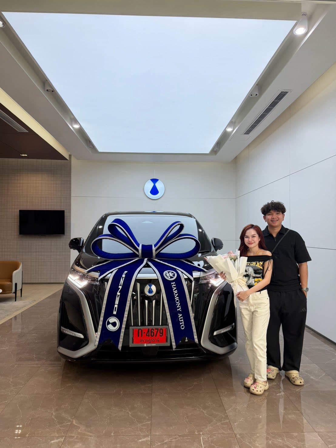 แม่น้ำหนึ่ง ซื้อรถใหม่ คอหวยไม่พลาดส่อง ทะเบียนรถป้ายแดง หวังรวยเงินล้าน