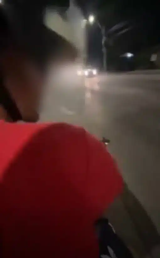 รถจักรยานยนต์ฮอนด้าเวฟสีแดงคันที่ก่อเหตุขับพาผู้โดยสารเตลิด