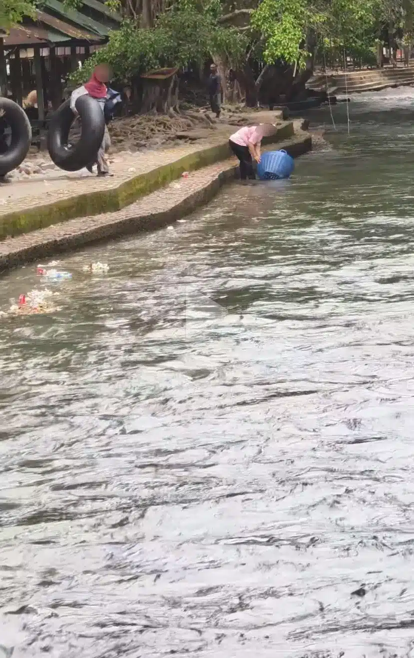 ไร้สำนึก! โฮมสเตย์นครนายก ทิ้งขยะลงน้ำ นทท.เดือด หมดกันแหล่งท่องเที่ยวใกล้กรุง-2