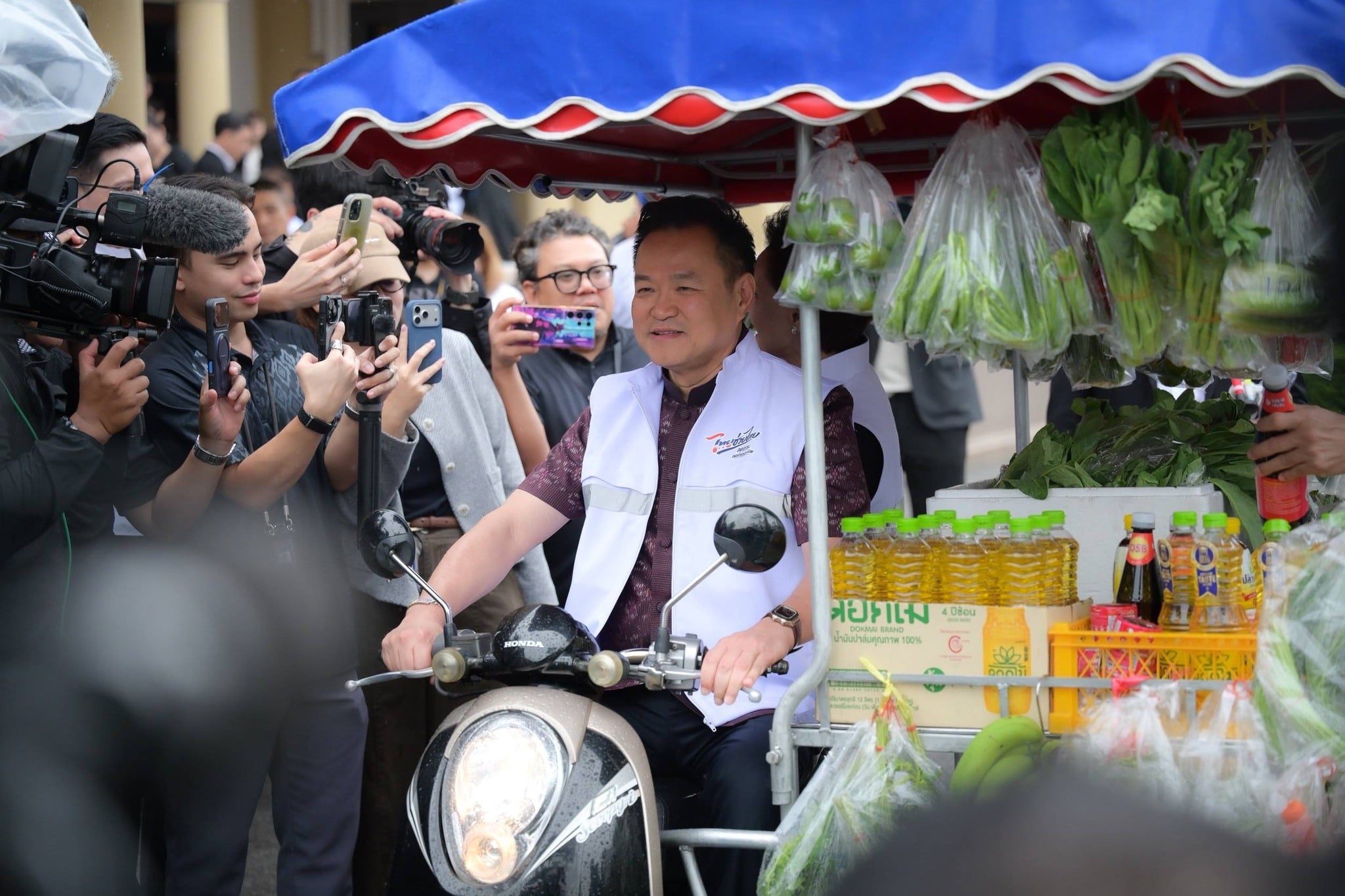 นายกฯ อนุทิน ขับพ่วงข้าง