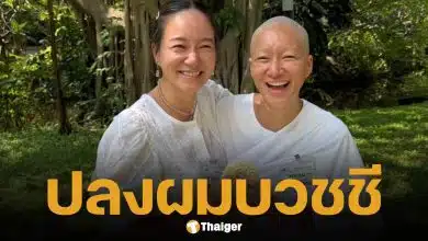 พลอย รัตนรัตน์ เข้าพิธีปลงผมบวชชี เพชร นาระ พี่สาวร่วมอนุโมทนา
