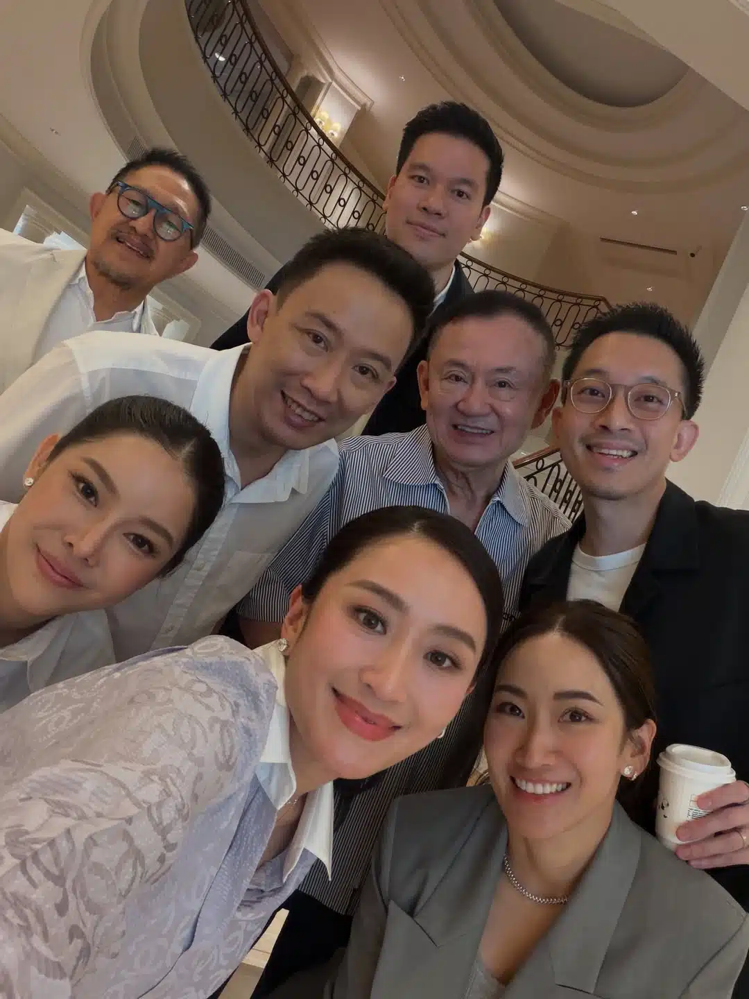 แพทองธารโพสต์ภาพคู่ทักษิณ หลังออกจากเรือน