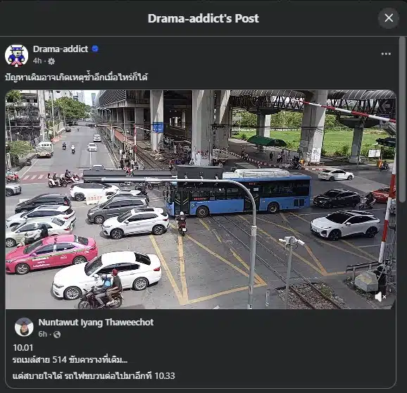 ภาพรถเมล์สาย 514 ขับไปจอดค้างอยู่บนทางตัดรถไฟมักกะสัน