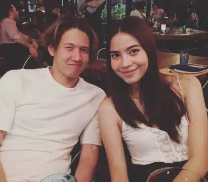 มารีน่าและทราย สก๊อต