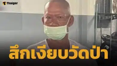 เจอตัว เจ้าอาวาสวัดสนามไชย แล้ว! หลังหายไป 1 เดือน ลาสิกขา-สวมชุดขาว เข้าพบตร.สน.บางรัก