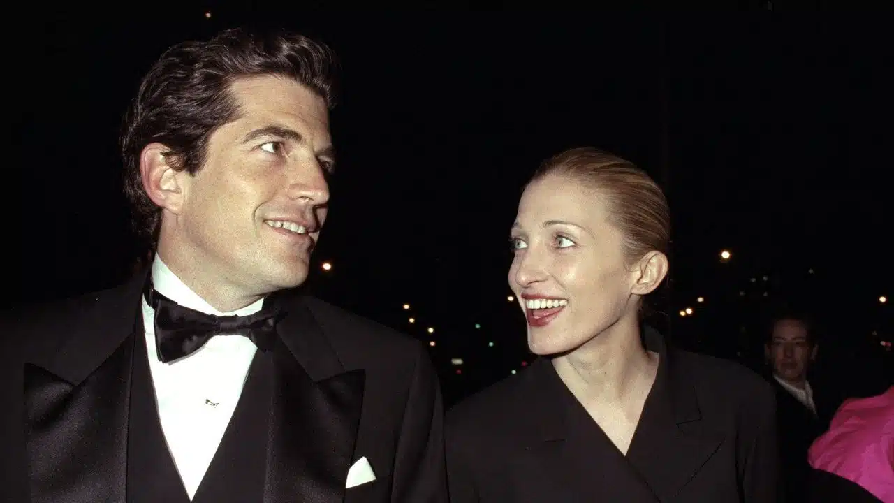 ประวัติ จอห์น เอฟ. เคนเนดี จูเนียร์ กับ ภรรยา Carolyn Bessette