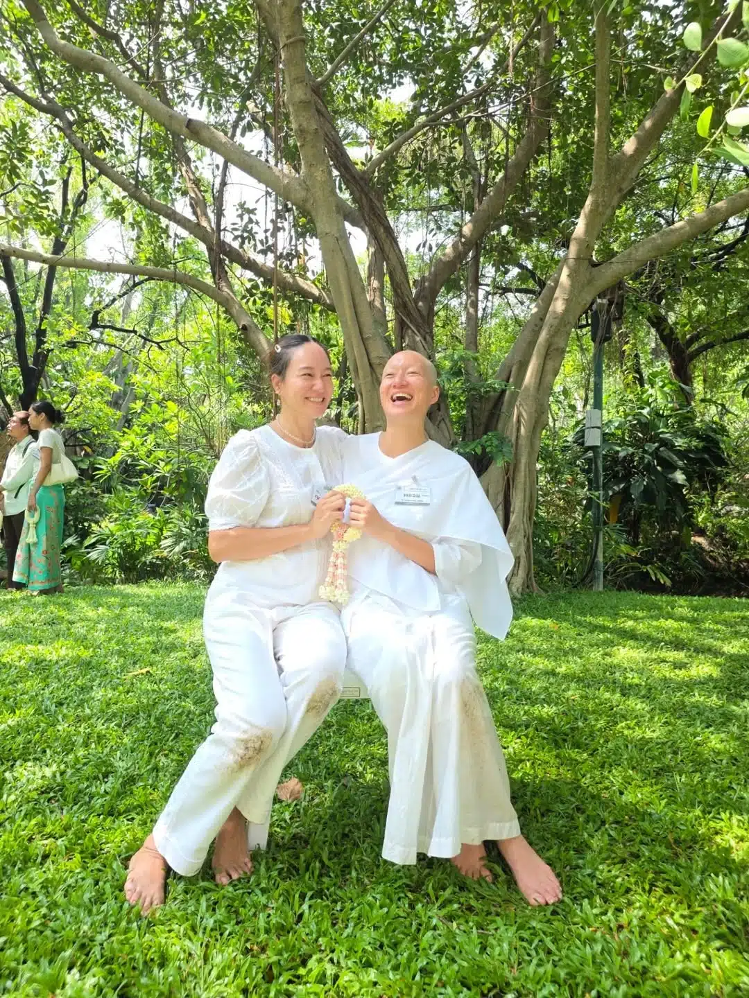 พลอย รัตนรัตน์ เข้าพิธีปลงผมบวชชี เพชร นาระ พี่สาวร่วมอนุโมทนา-3
