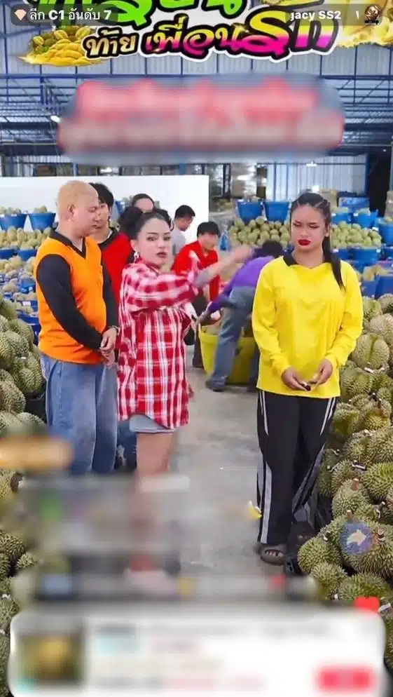 จังหวะพิมรี่พายโยนไมโครโฟนทิ้งกลางไลฟ์สด