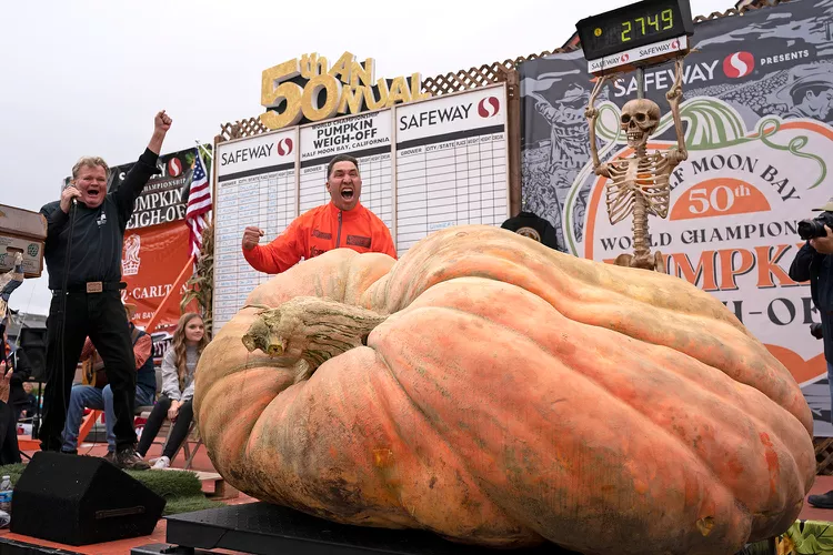 Minnesota teacher's 2,749pound gourd breaks global pumpkin weight