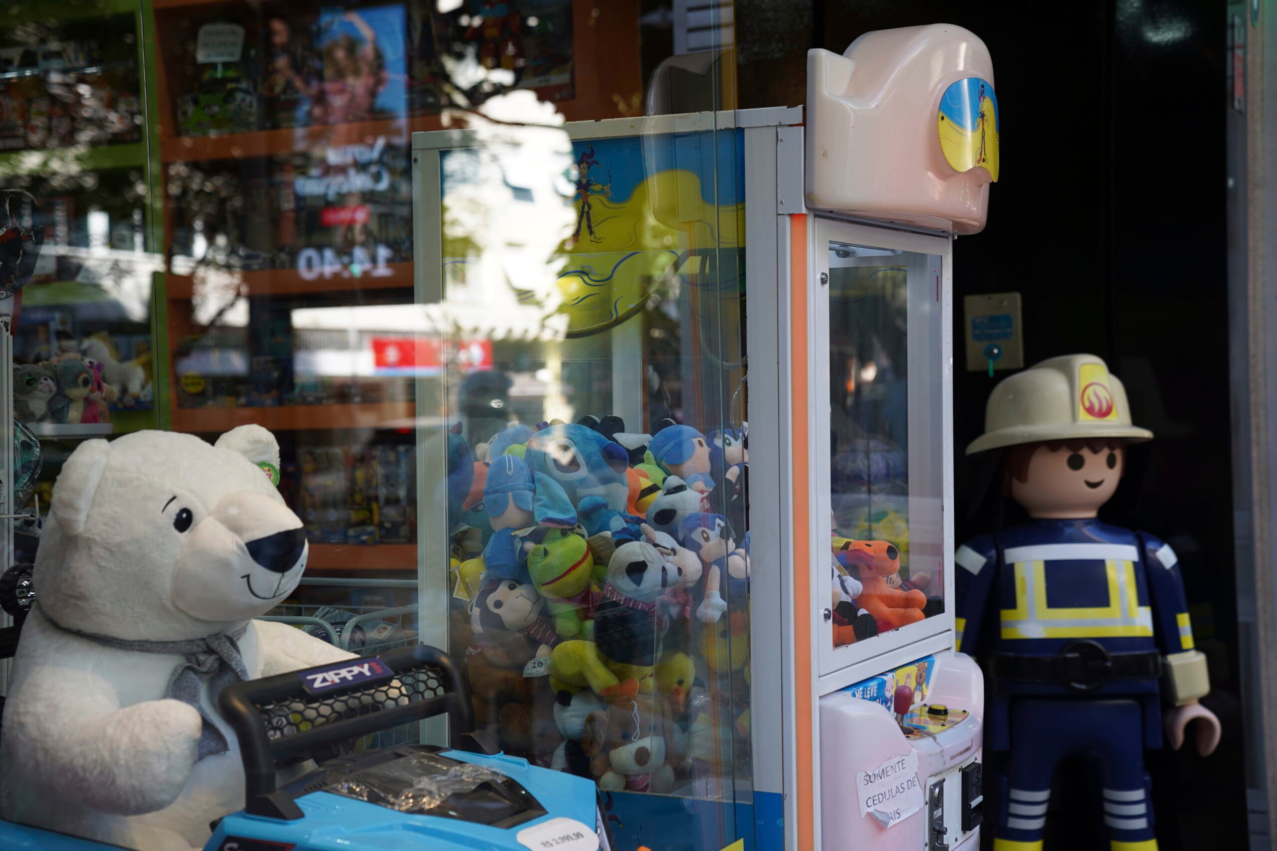 A claw machine stands at a toy store in Rio de Janeiro, Wednesday, Aug. 28, 2024. The Rio police press office said they were carrying out search warrants targeting claw machines because they are considered games of chance and therefore illegal. (AP Photo/Hannah-Kathryn Valles).