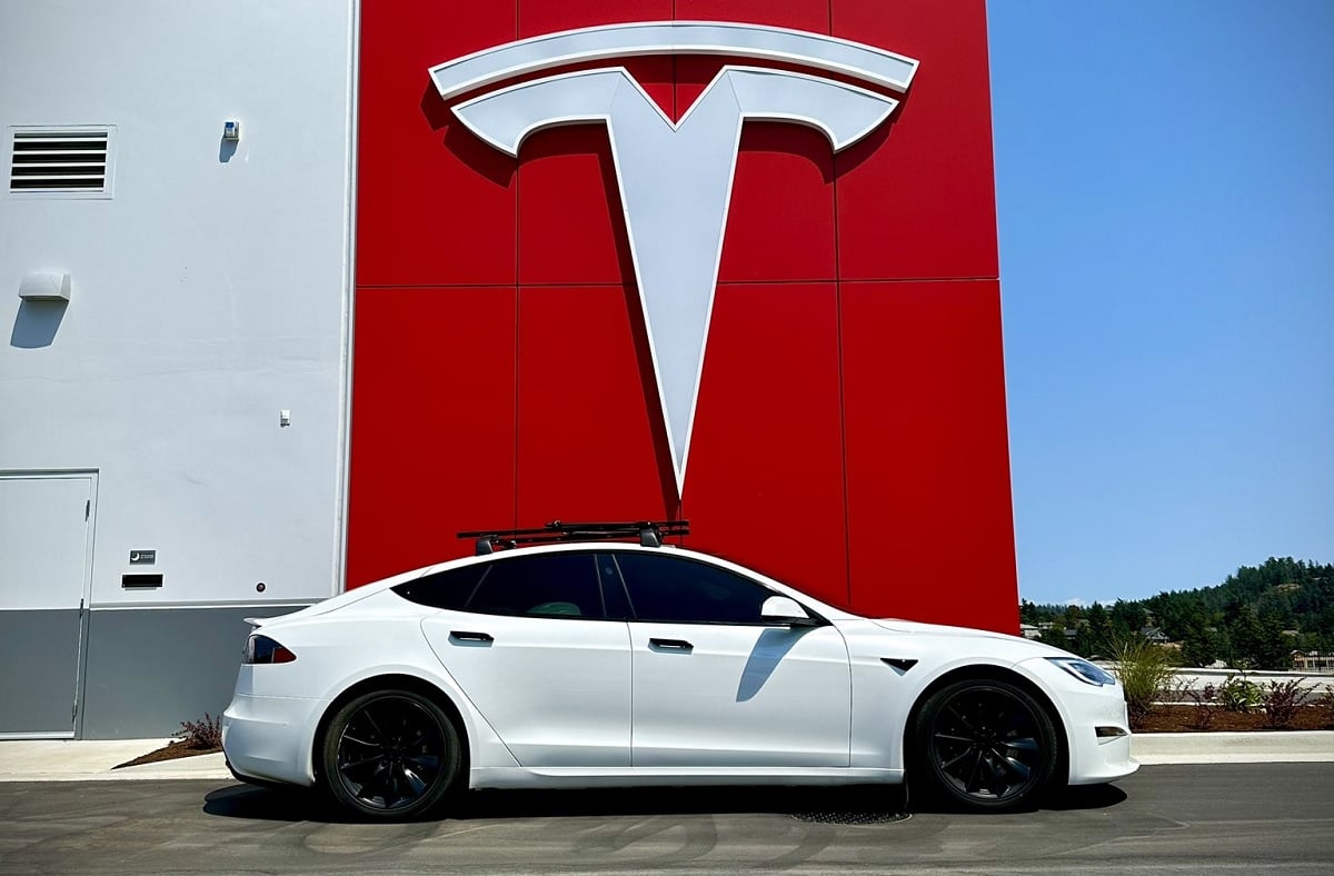 Man dies in Tesla crash on Great Yarmouth beachfront