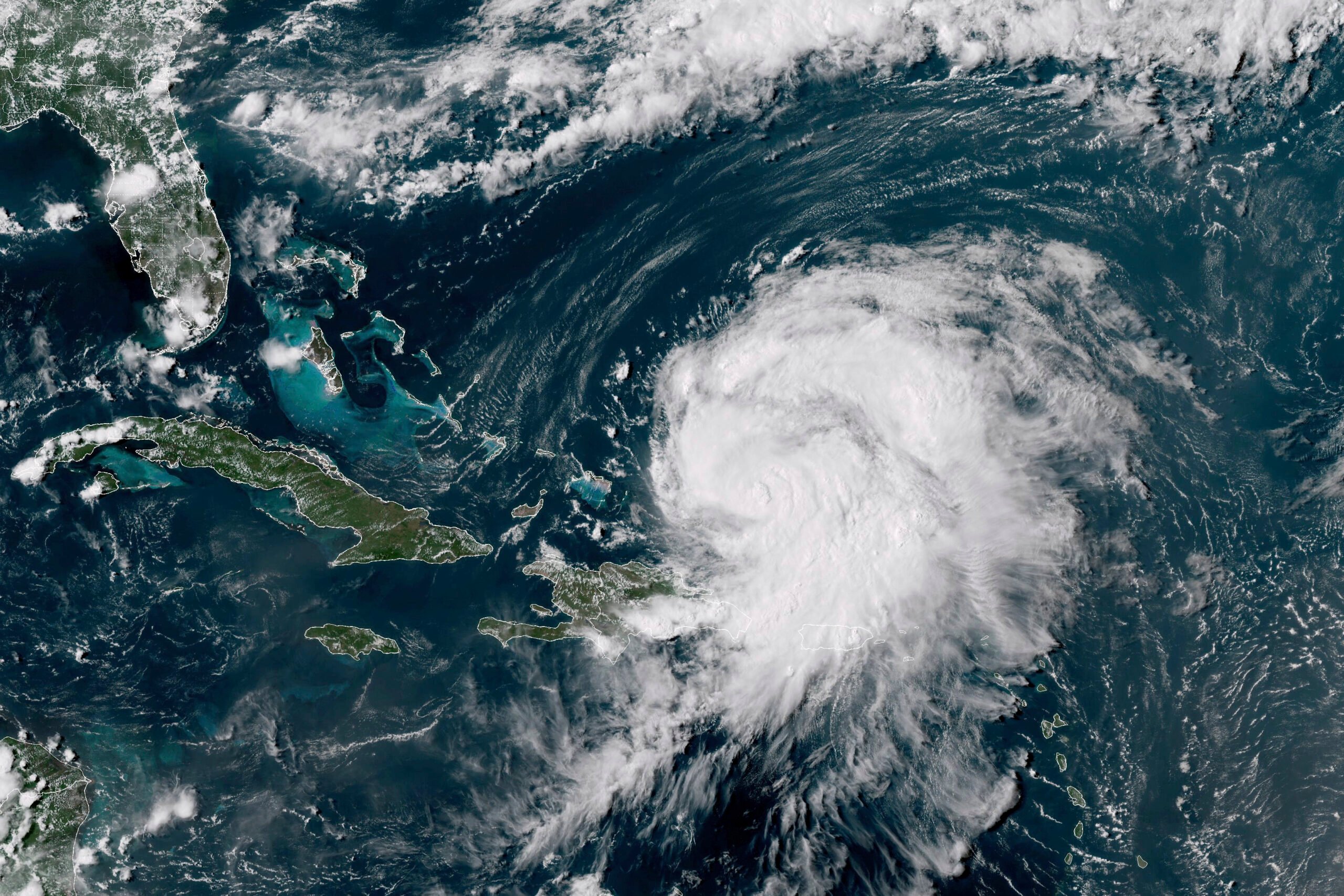 Ernesto hits Puerto Rico: power outages, floods, hurricane watch Bermuda