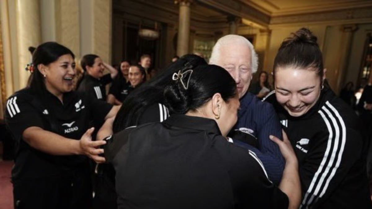 King Charles delighted by hug from Black Ferns star