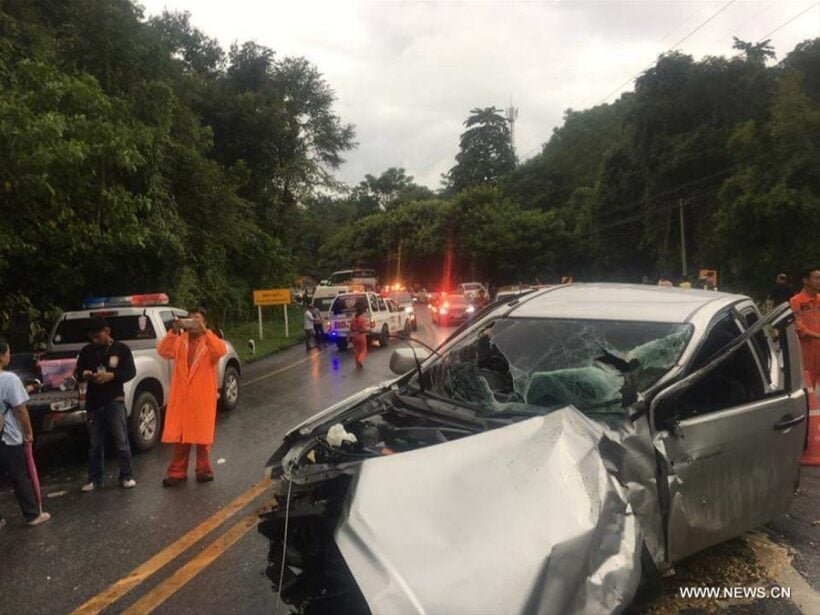 14 injured in van and pick-up crash in Chiang Mai