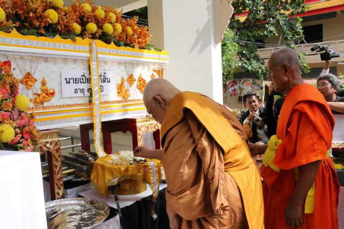 Video Report: Patong’s first mayor cremated, honored by Royal Household Bureau