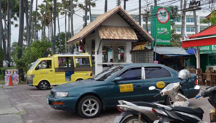 Phuket Police defend snaring foreign tourists in illegal taxi raids