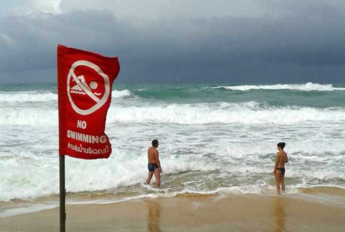 Phuket lifeguards close beach, urge tourists to heed warnings